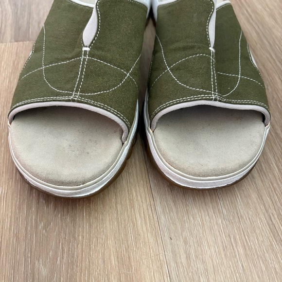 Clarks Women’s Slide Sandals – Olive Green – Size 10 - Picture 2 of 6